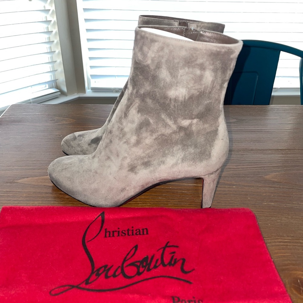 CHRISTIAN LOUBOUTIN GRAY SUEDE BOOTS SZ 38/7.5-8